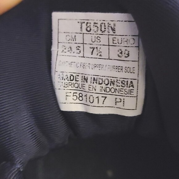 Ladie's ASICS 'Gel Nimbus 20' runners model T850N navy blue  Size 7.5 US - Picture 5 of 7